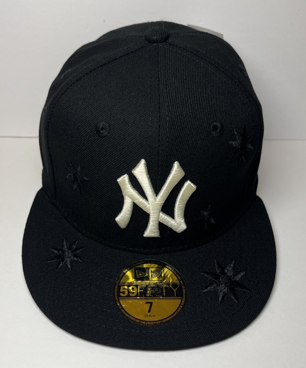 New Era 59FIFTY NY Yankees Size 7 Fitted Cap Black All Over Embroidered Stars